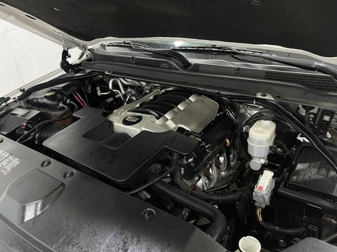 Used 2018 Cadillac Escalade Premium Luxury image 31