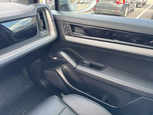 Used 2024 Porsche Cayenne w/ Premium Package image 35