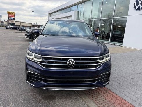 Used 2022 Volkswagen Tiguan SEL R-Line image 2