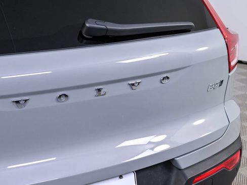 Certified 2025 Volvo XC40 B5 Core image 38