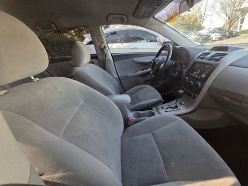 Used 2013 Toyota Corolla LE image 6