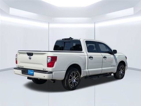 Used 2022 Nissan Titan SV RWD image 6