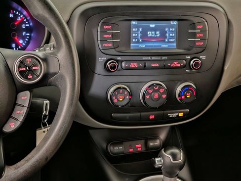Used 2016 Kia Soul + FWD image 9