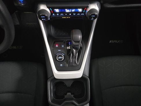 Used 2020 Toyota RAV4 XLE w/ Carpet Mat Package image 27