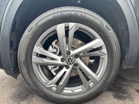 Used 2024 Volkswagen Atlas Cross Sport SEL R-Line image 9