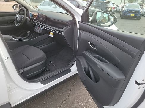 Used 2025 Hyundai Tucson SE FWD image 36