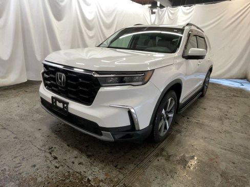 Used 2025 Honda Pilot Elite image 12