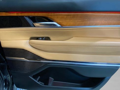 Used 2022 Jeep Grand Wagoneer Series III w/ Flexible Seating Group image 38