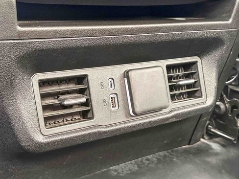 Used 2025 Chevrolet Silverado 2500 LT w/ Convenience Package image 24