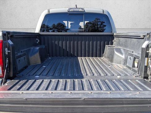 Used 2018 Toyota Tacoma TRD Sport image 7