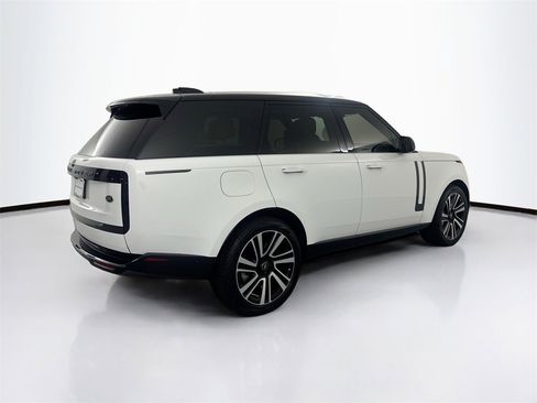 Certified 2023 Land Rover Range Rover SE image 5