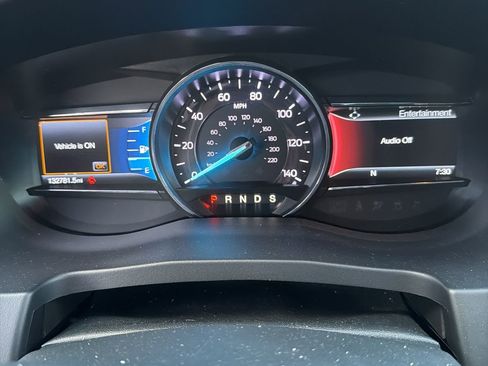 Used 2019 Ford Explorer XLT w/ Equipment Group 202A FWD image 6