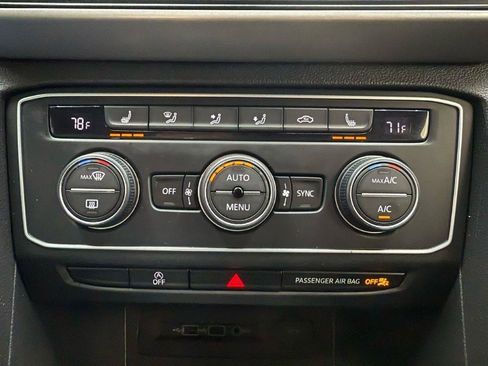 Used 2020 Volkswagen Atlas Cross Sport SE image 19