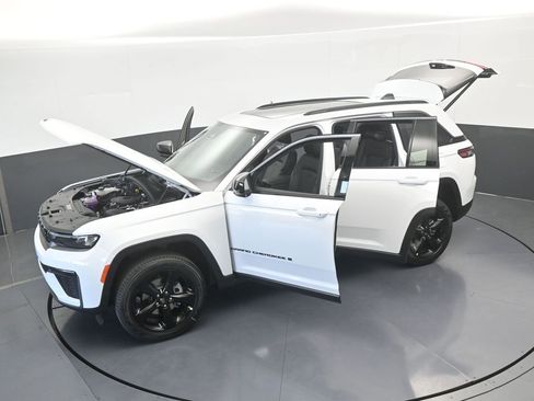 New 2026 Jeep Grand Cherokee Limited w/ Limited Altitude Package RWD image 59