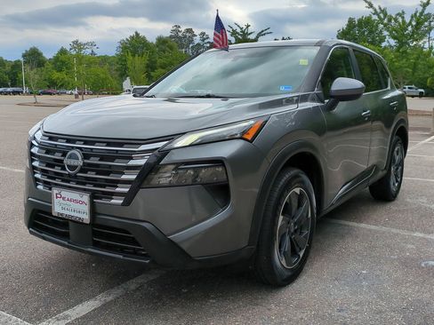 Used 2025 Nissan Rogue SV FWD image 8