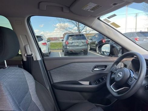 Used 2023 Nissan Rogue SV image 33