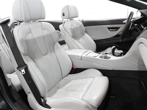Used 2016 BMW M6 Convertible image 18
