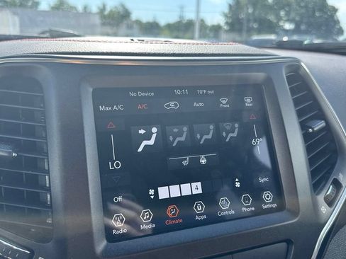 Used 2021 Jeep Cherokee Trailhawk w/ Trailer Tow Group AWD/4WD image 35