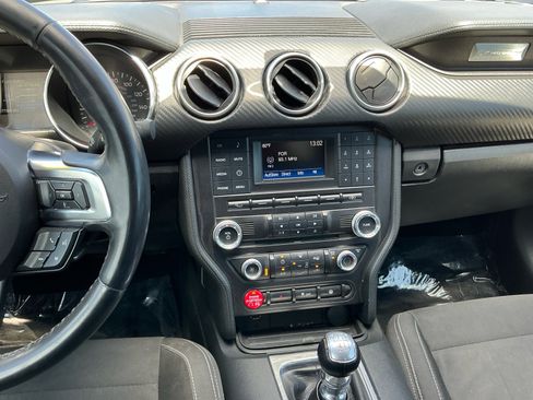 Used 2018 Ford Mustang Coupe RWD image 12
