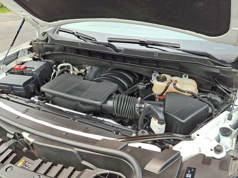 Used 2025 Chevrolet Suburban High Country AWD/4WD image 28
