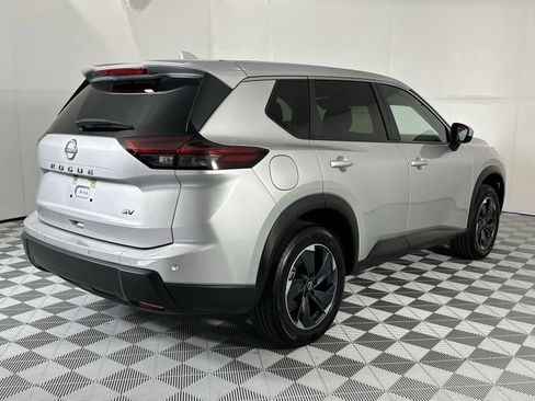 Certified 2024 Nissan Rogue SV FWD image 8