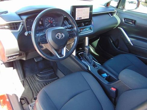 Used 2023 Toyota Corolla Cross LE image 11