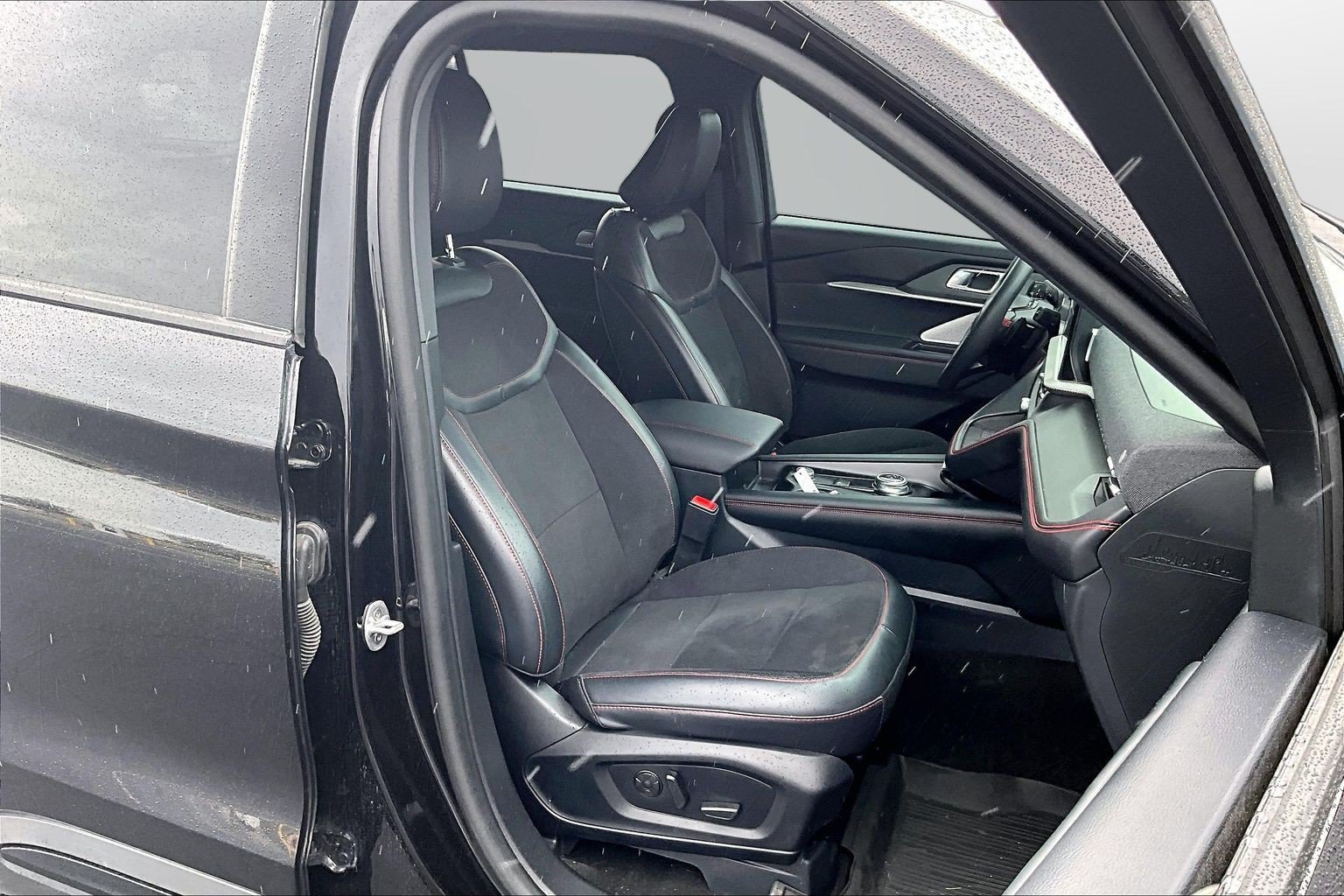 Used 2025 Ford Explorer ST AWD/4WD image 7