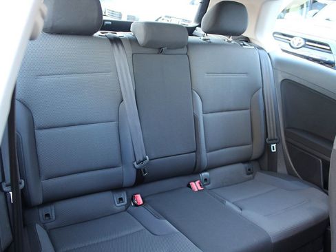 Used 2015 Volkswagen Golf Launch Edition image 22