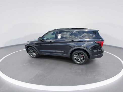 Used 2025 Ford Explorer ST-Line w/ ST-Line Street Pack AWD/4WD image 7