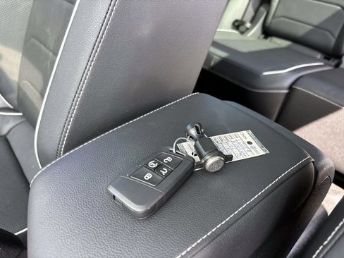 Used 2024 Volkswagen Tiguan SEL R-Line image 33