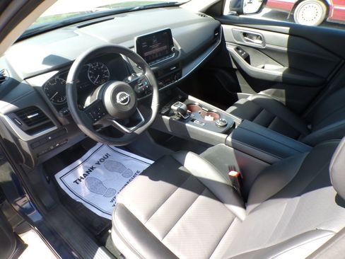 Used 2024 Nissan Rogue SV w/ SV Premium Package AWD/4WD image 16