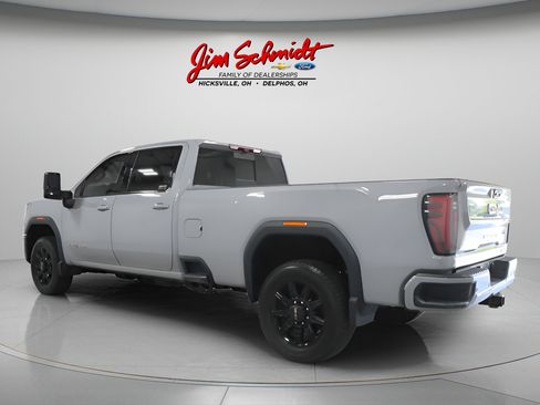Used 2024 GMC Sierra 2500 AT4 w/ Technology Package AWD/4WD image 4