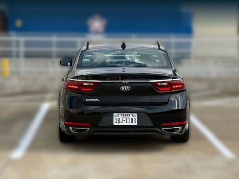 Used 2017 Kia Cadenza Premium image 7