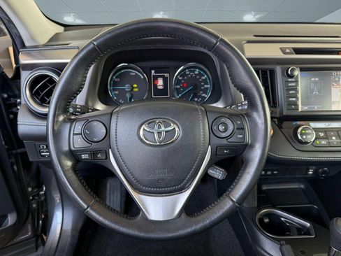 Used 2018 Toyota RAV4 XLE AWD/4WD image 11
