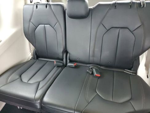 Used 2017 Chrysler Pacifica Touring-L Plus image 10