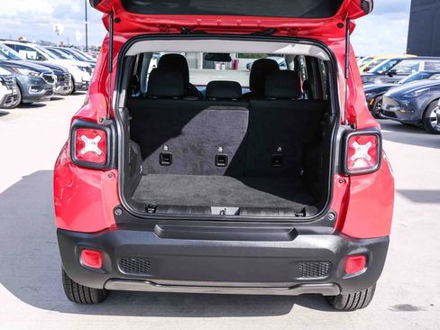 Used 2023 Jeep Renegade Latitude AWD/4WD image 27