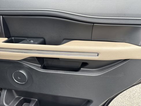 Used 2024 Ford Expedition Limited image 16