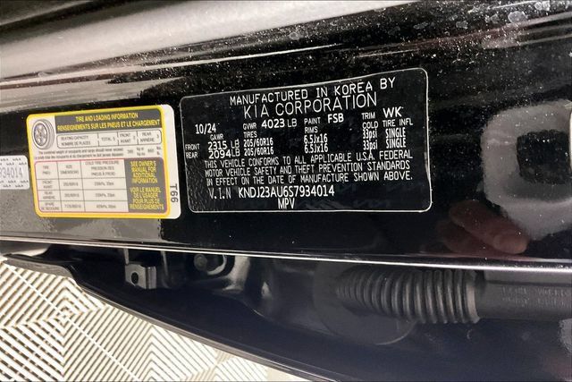 Used 2025 Kia Soul LX w/ LX Technology Package FWD image 14