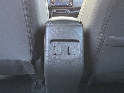 Used 2021 Nissan Kicks SR image 16