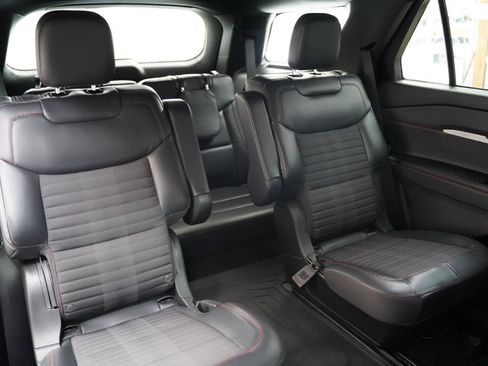 Used 2026 Ford Explorer ST-Line w/ ST-Line Street Pack RWD image 35