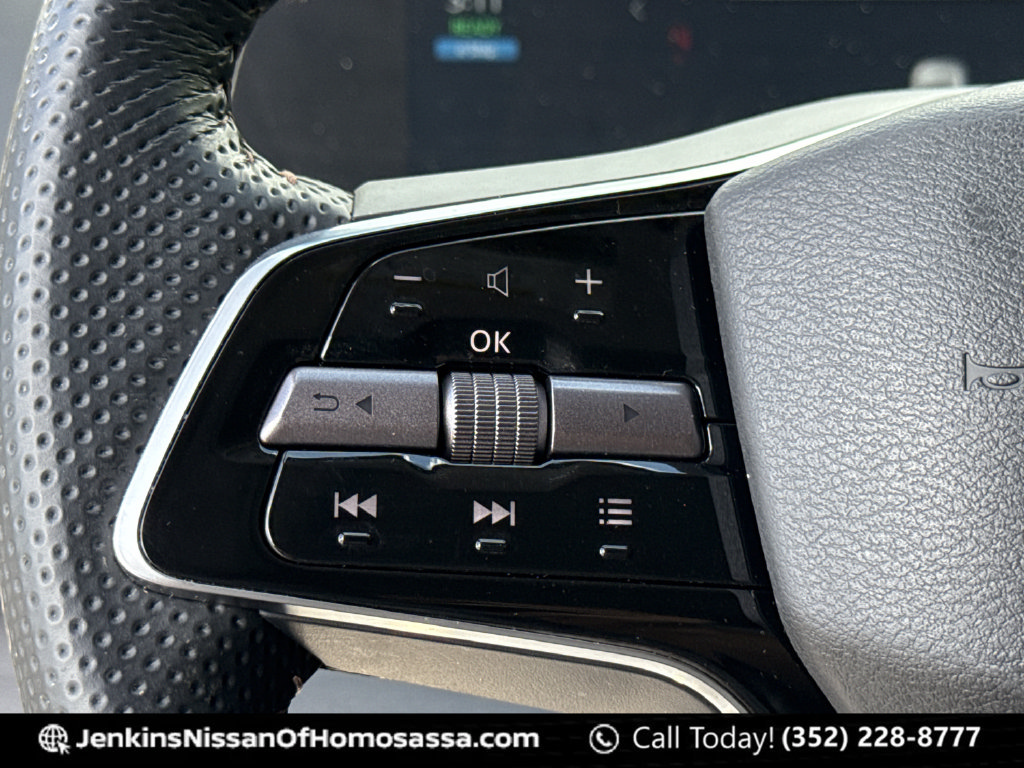 Used 2024 Nissan Ariya AWD image 42