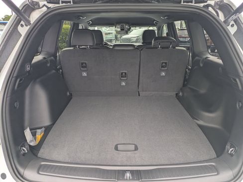 New 2026 Jeep Grand Cherokee Altitude RWD image 13