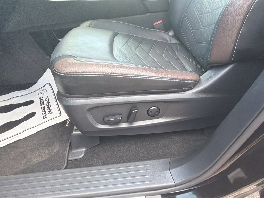 Used 2025 Nissan Pathfinder Platinum FWD image 15