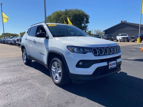 Used 2022 Jeep Compass Latitude w/ Convenience Group image 4