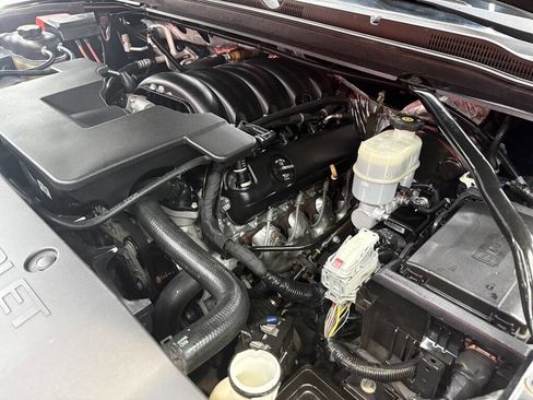 Used 2018 Chevrolet Suburban Premier RWD image 27