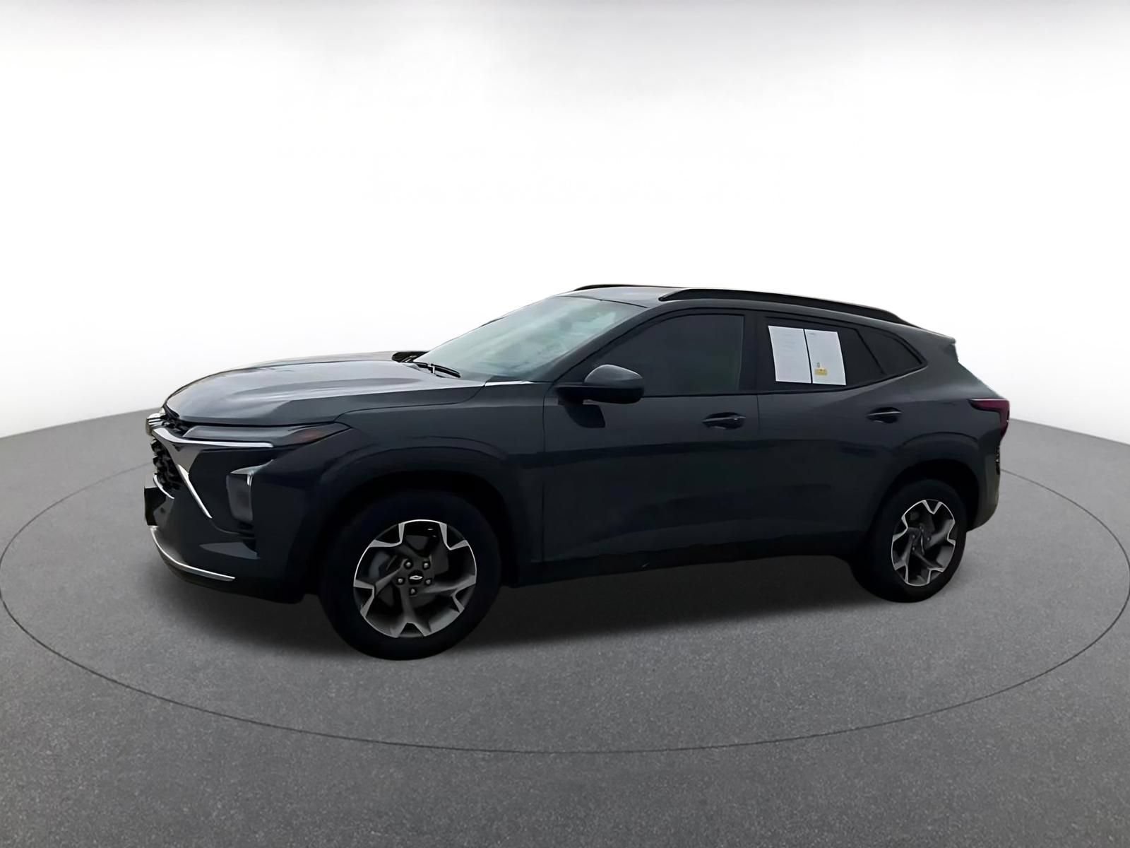Used 2025 Chevrolet Trax LT w/ LT Convenience Package FWD image 7