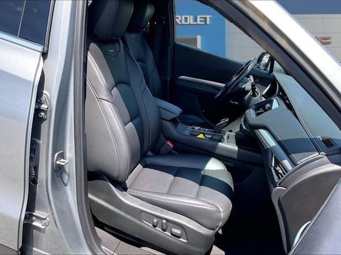 Used 2023 Cadillac XT4 Premium Luxury w/ Cold Weather Package AWD/4WD image 28