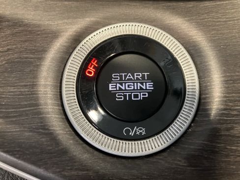 Used 2023 Jeep Grand Cherokee Limited image 16