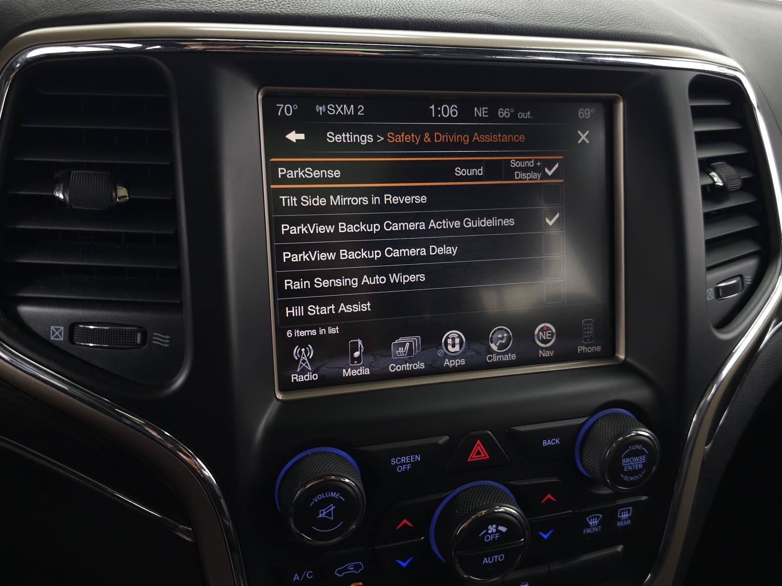 Used 2014 Jeep Grand Cherokee Overland AWD/4WD image 24