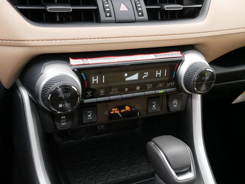 Certified 2025 Toyota RAV4 XLE Premium image 23